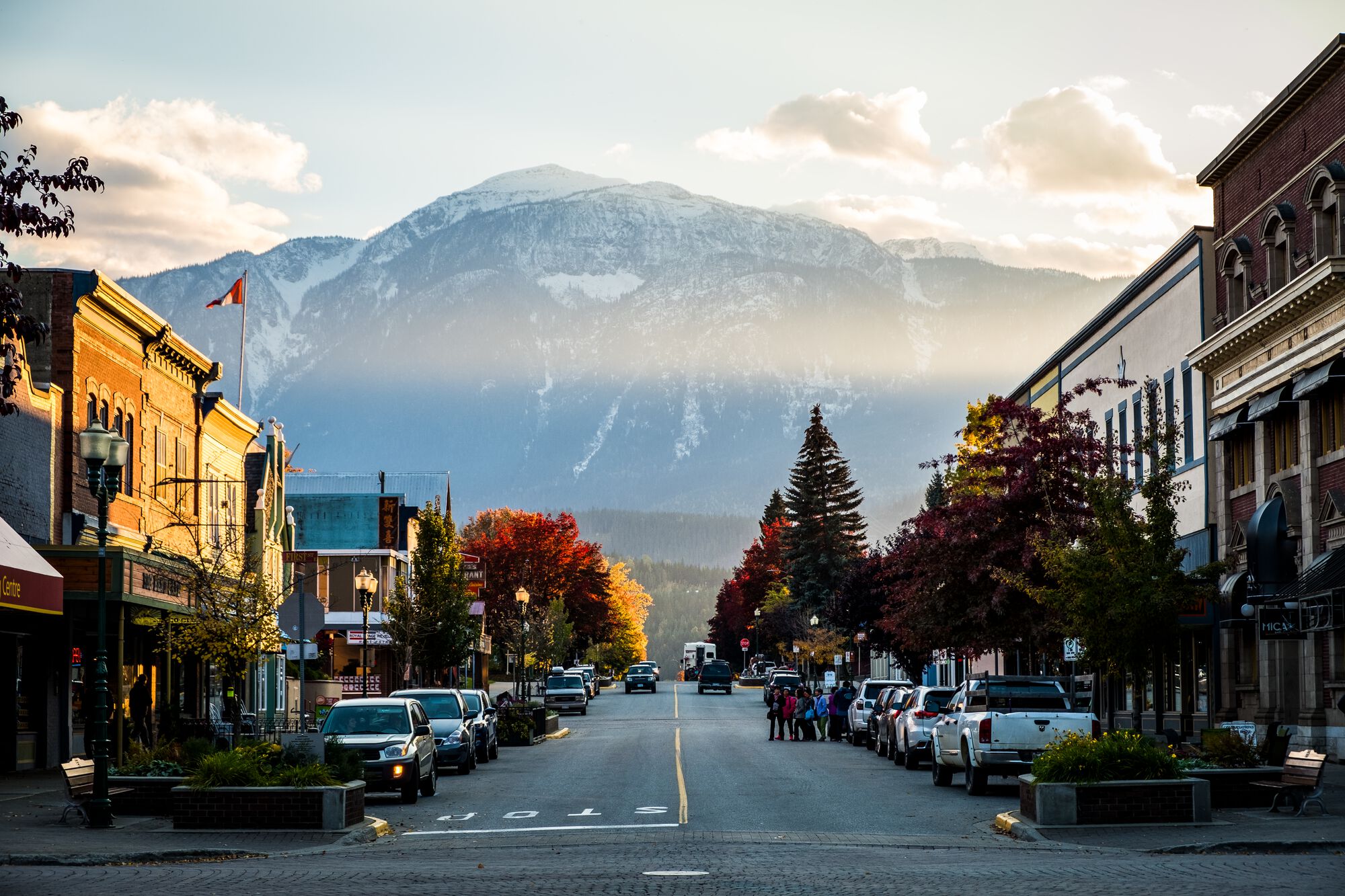A beautiful Fall day in downtown Revelstoke with a view of the mountains.