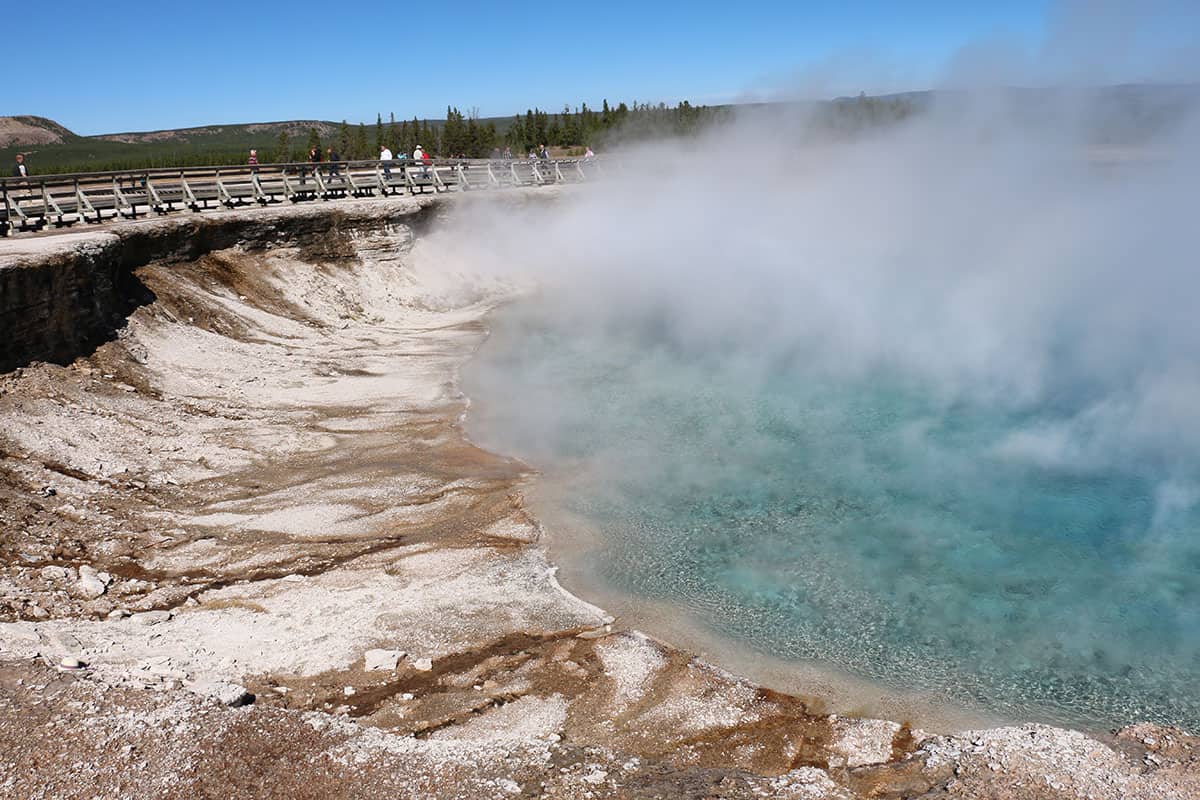 mammoth-hot-springs-yellowstone-national-park